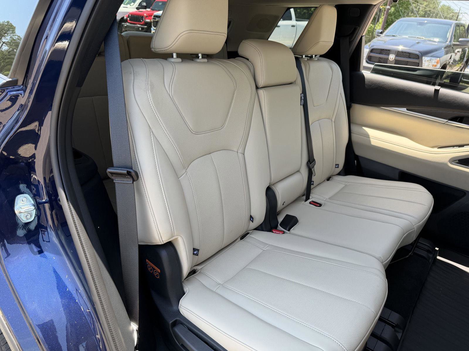 Used 2024 INFINITI QX60 Sensory w/ Vision Package AWD/4WD image 19