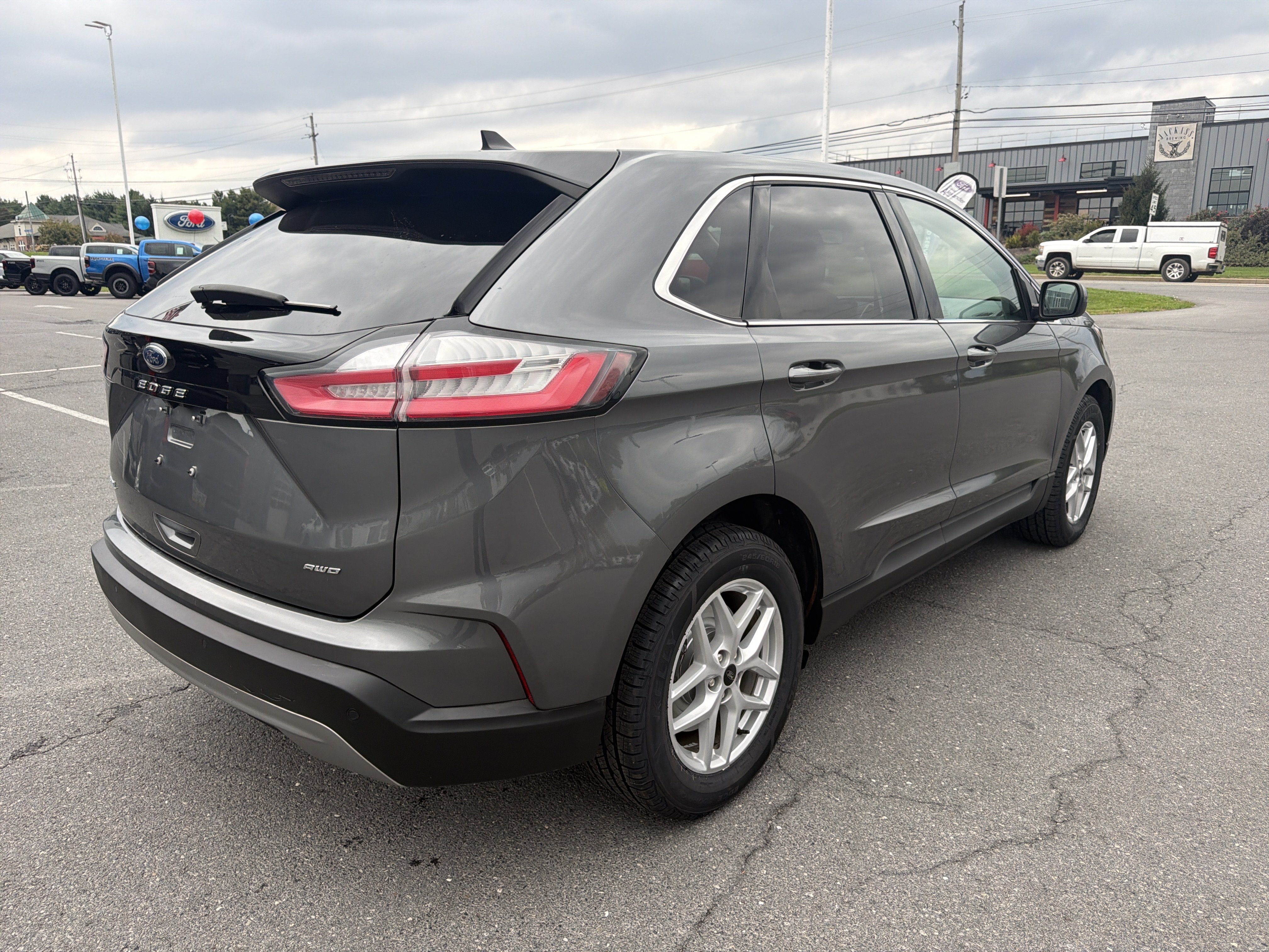 Used 2024 Ford Edge SEL AWD/4WD image 3