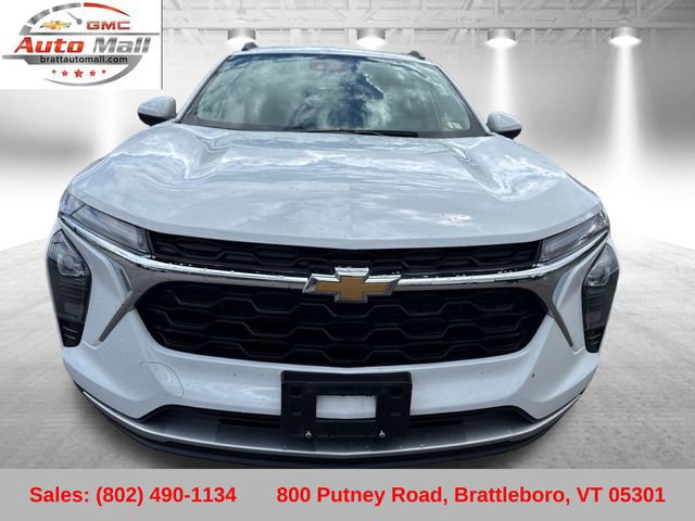Used 2024 Chevrolet Trax LT w/ Sunroof Package FWD image 10