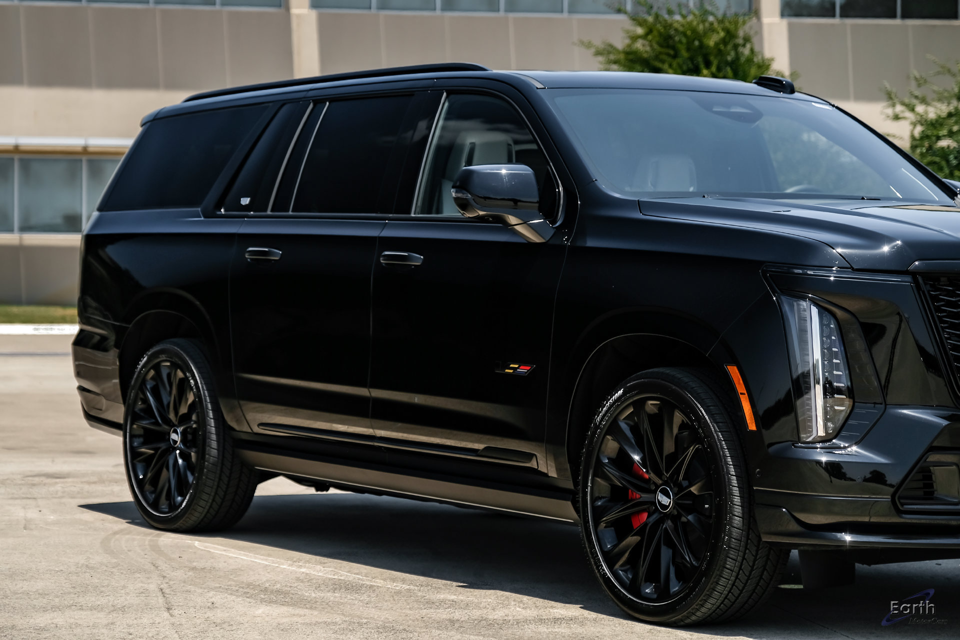 Used 2026 Cadillac Escalade ESV V w/ LPO, ONYX Package AWD/4WD image 26