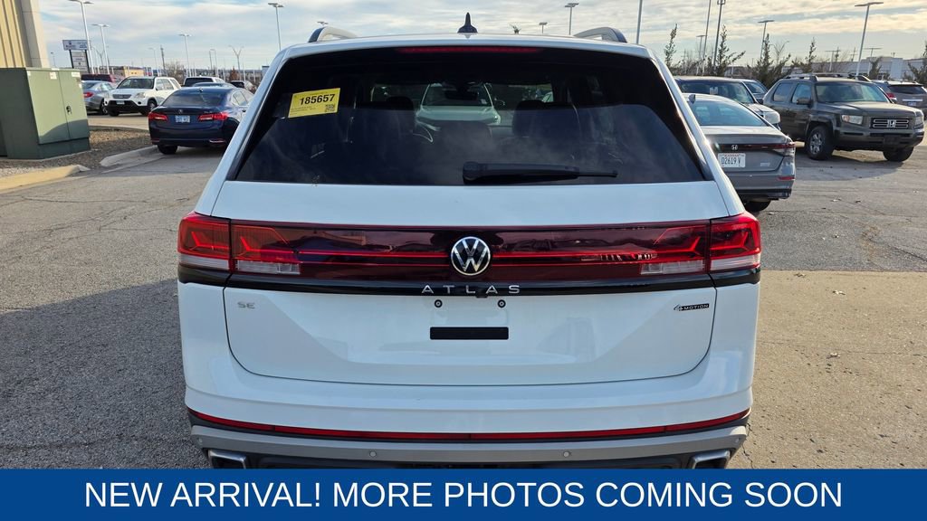 Used 2024 Volkswagen Atlas Peak Edition SE image 4