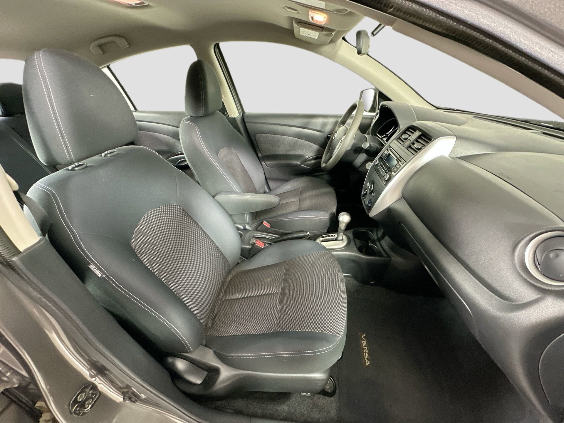 Used 2015 Nissan Versa SV image 28