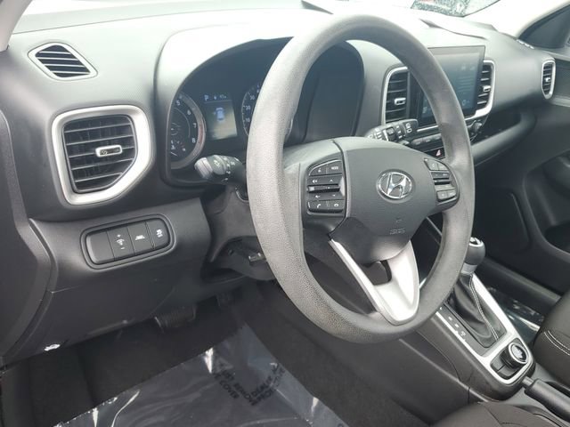 Used 2020 Hyundai Venue SEL FWD image 18