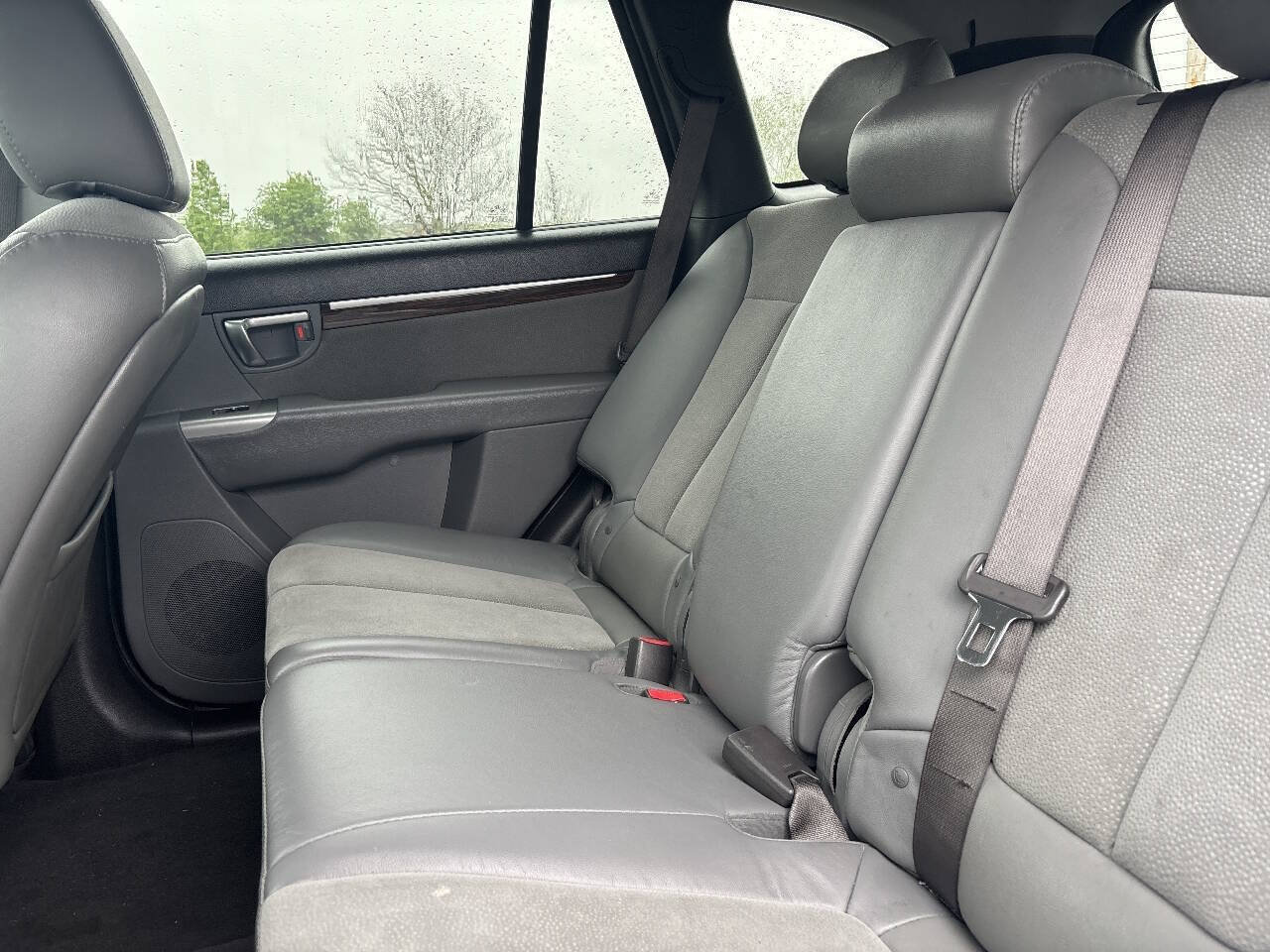 Used 2011 Hyundai Santa Fe SE FWD image 17