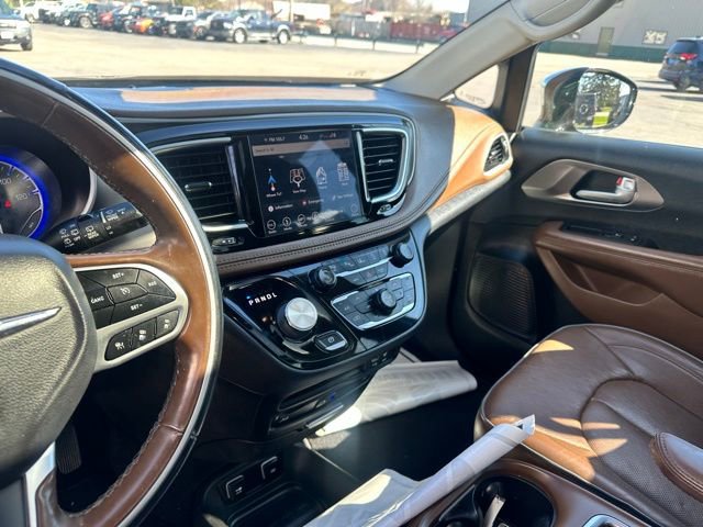Used 2018 Chrysler Pacifica Limited w/ Tire & Wheel Group image 19