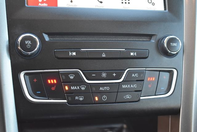 Used 2017 Ford Fusion SE w/ Fusion SE Technology Package image 26