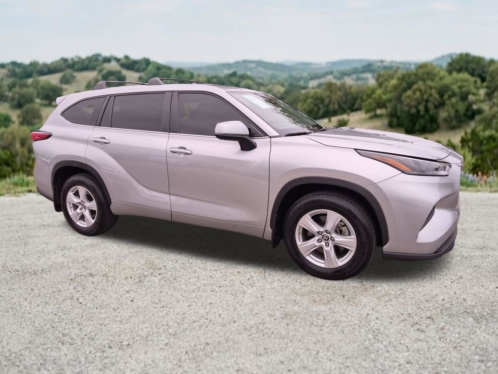 Used 2023 Toyota Highlander L FWD image 14