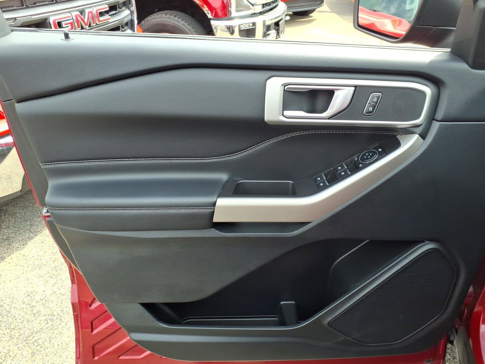 Used 2023 Ford Explorer XLT w/ Equipment Group 202A image 8