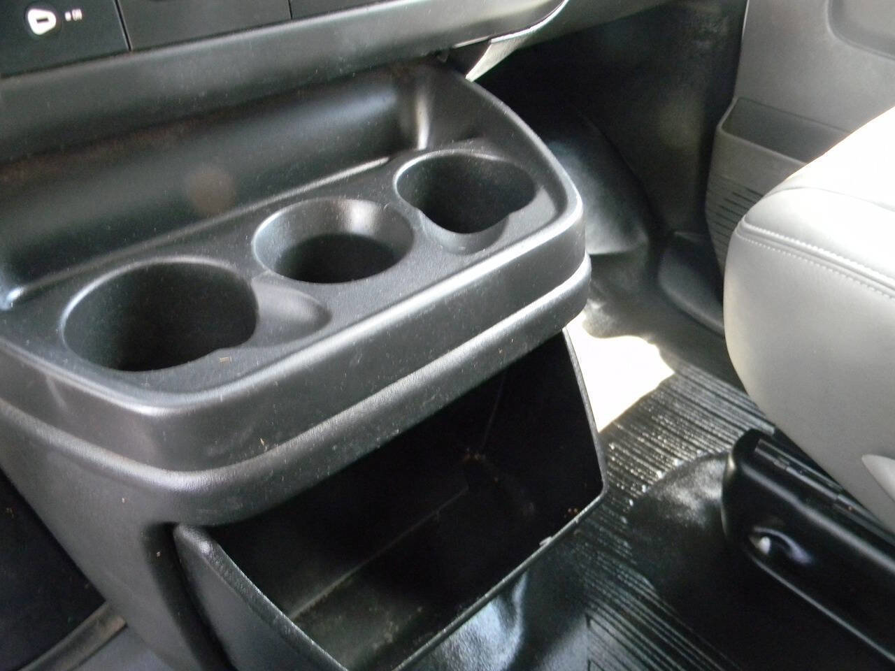 Used 2015 Chevrolet Express 2500 image 16
