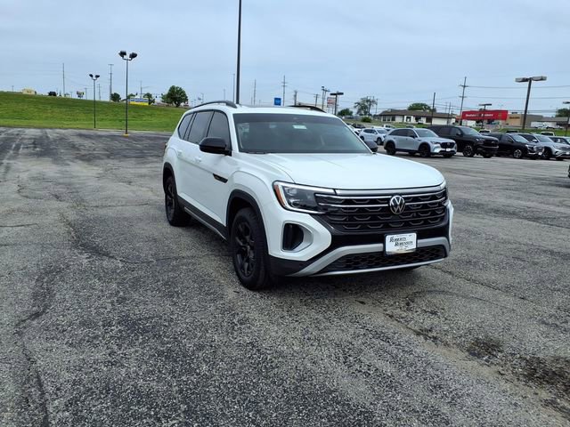 Used 2025 Volkswagen Atlas Peak Edition SE AWD/4WD image 6