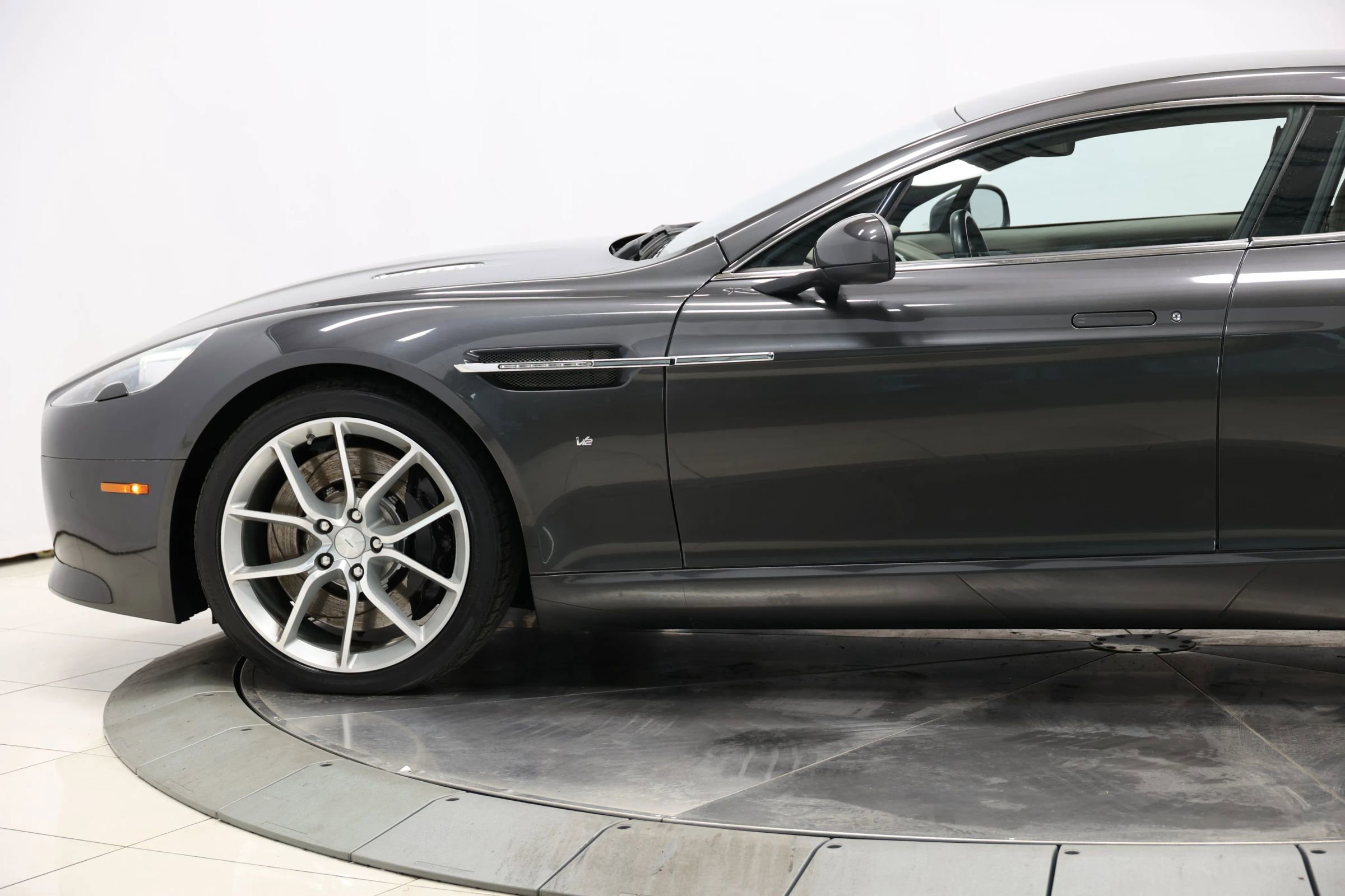 Used 2017 Aston Martin Rapide S image 6