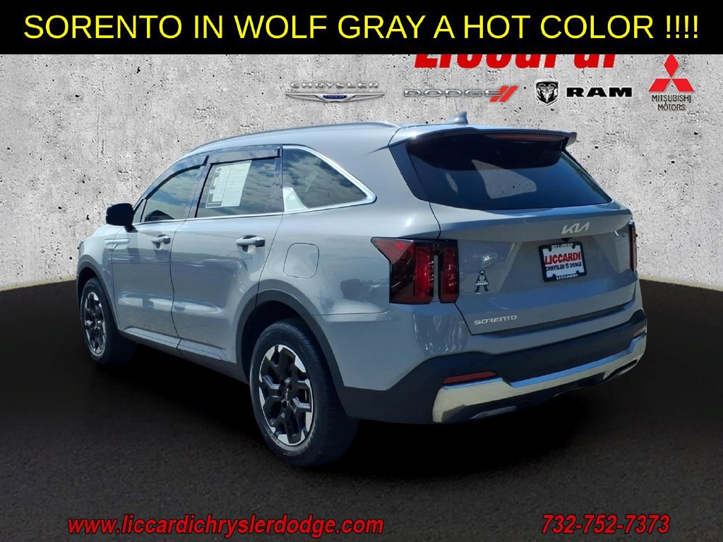 Used 2024 Kia Sorento S AWD/4WD image 4