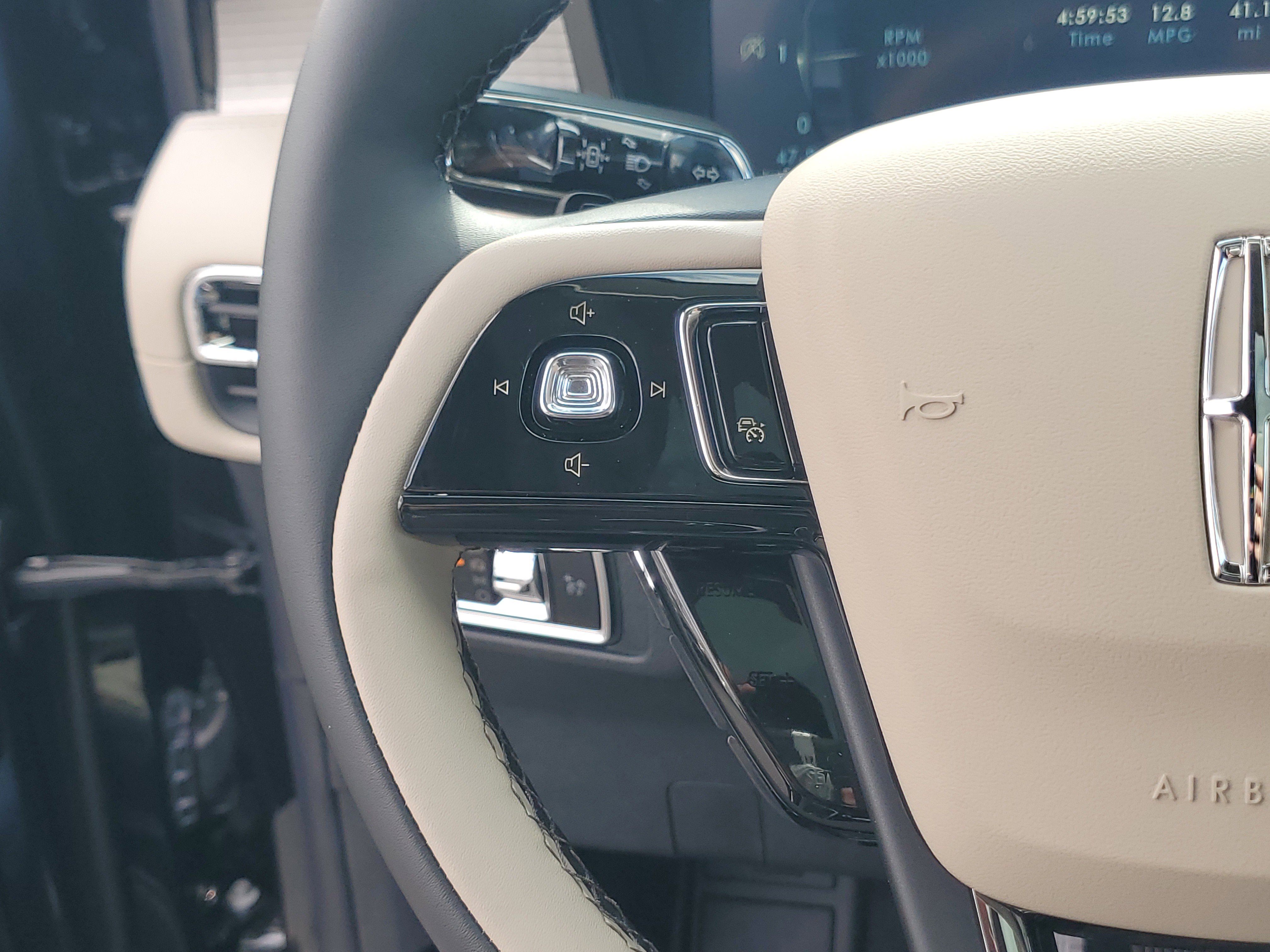 New 2026 Lincoln Corsair Premiere AWD/4WD image 17
