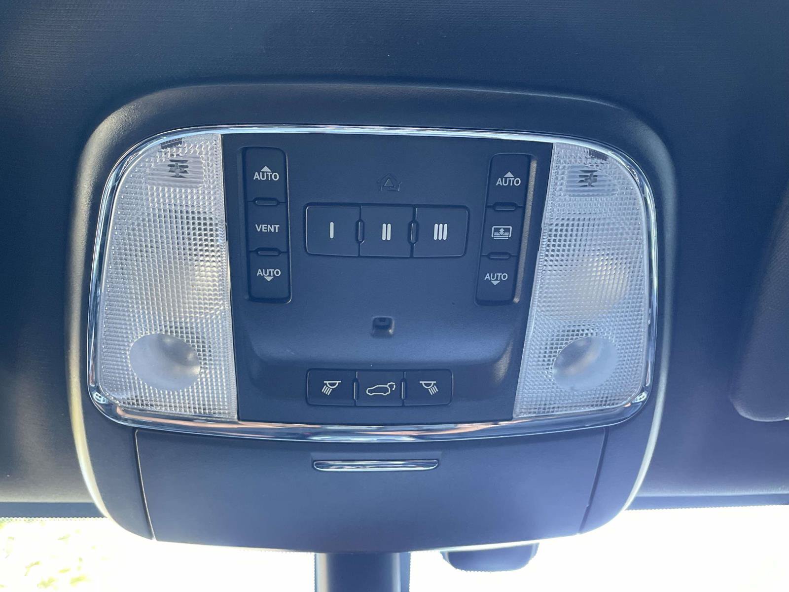 Used 2018 Jeep Grand Cherokee Limited AWD/4WD image 33