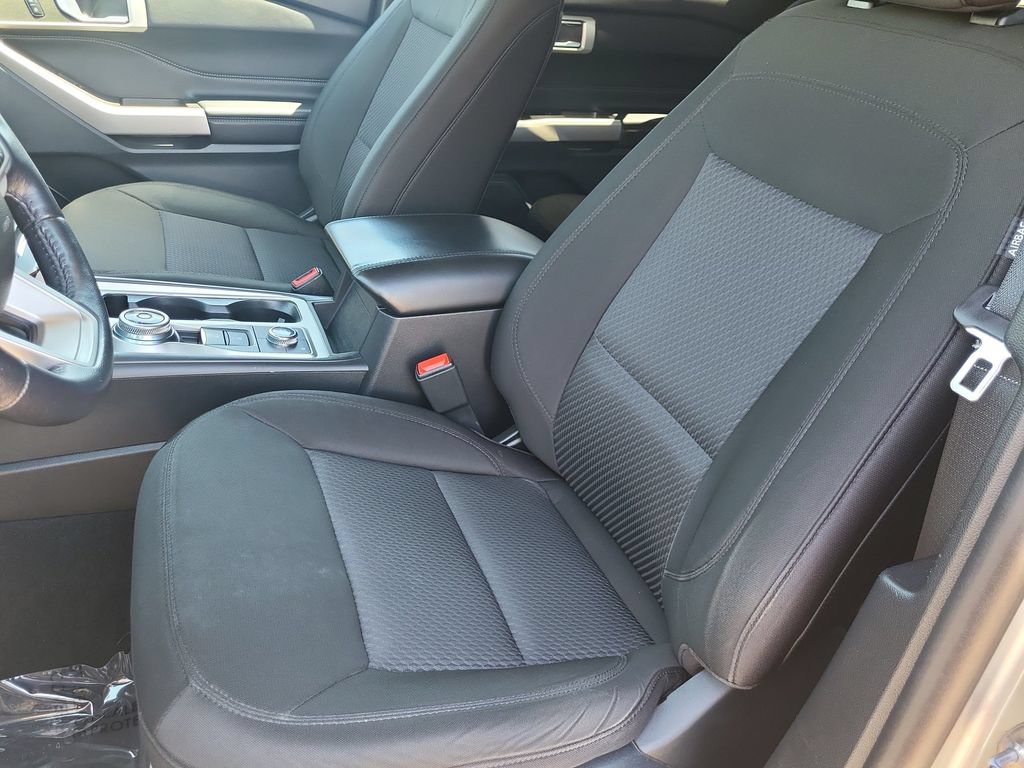 Used 2023 Ford Explorer XLT AWD/4WD image 13