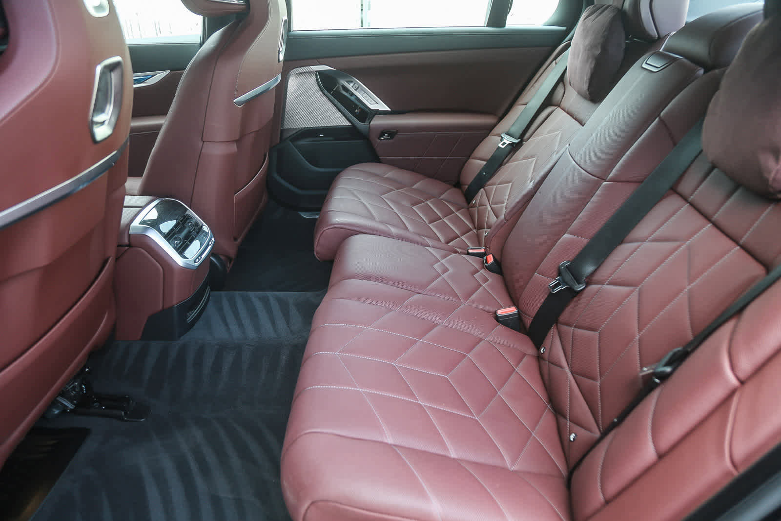 Used 2025 BMW i7 eDrive50 w/ M Sport Package image 15