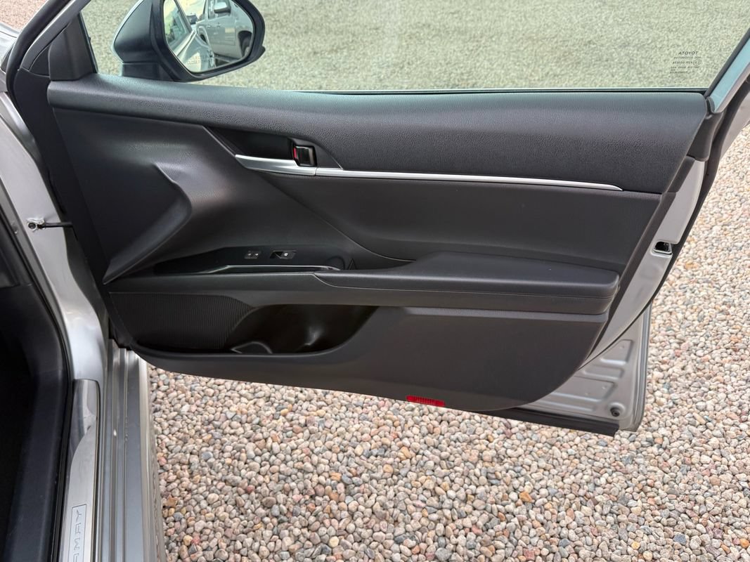 Used 2020 Toyota Camry SE FWD image 13