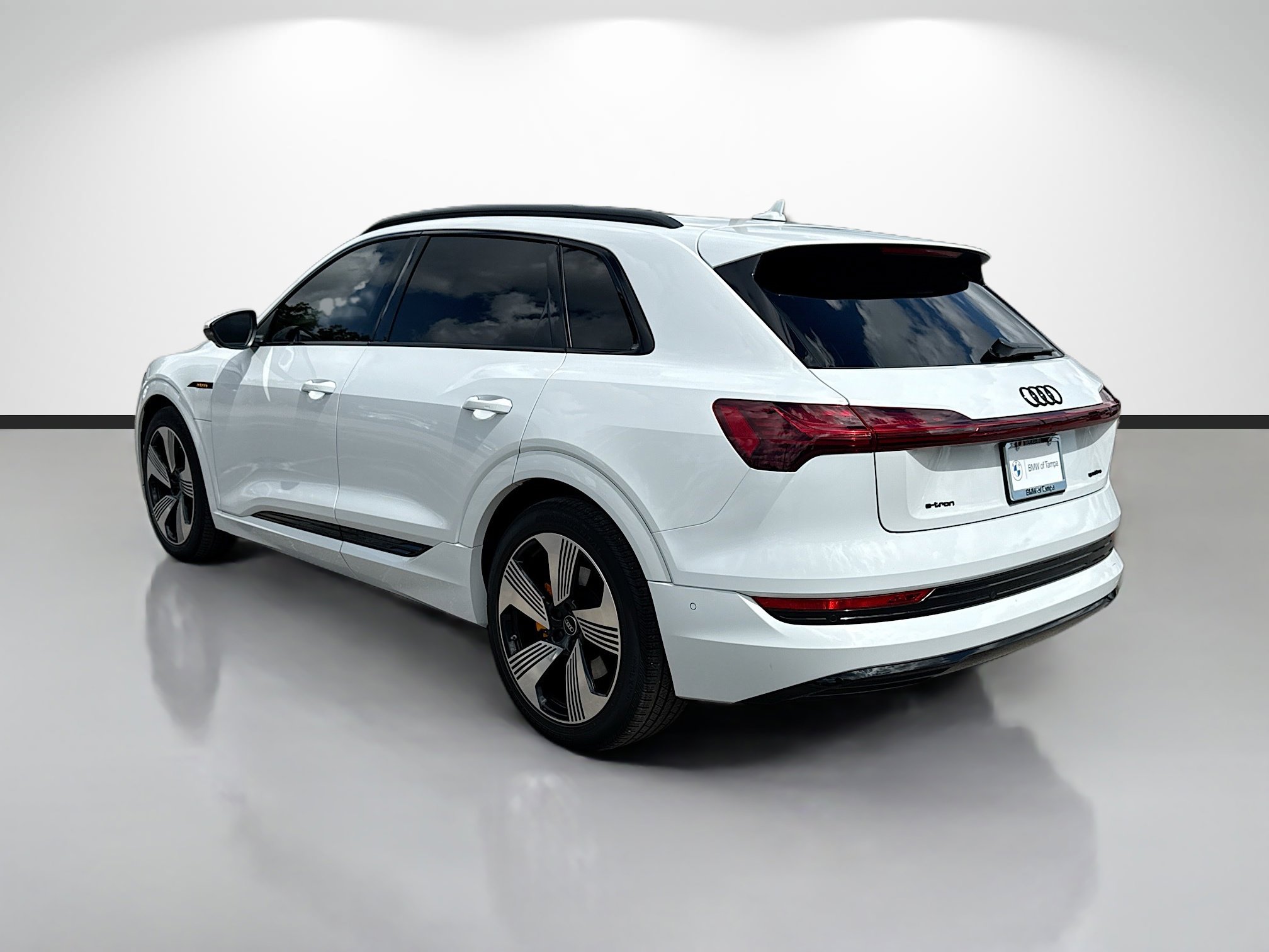 Used 2022 Audi e-tron Premium Plus w/ Premium Plus Package AWD/4WD image 5