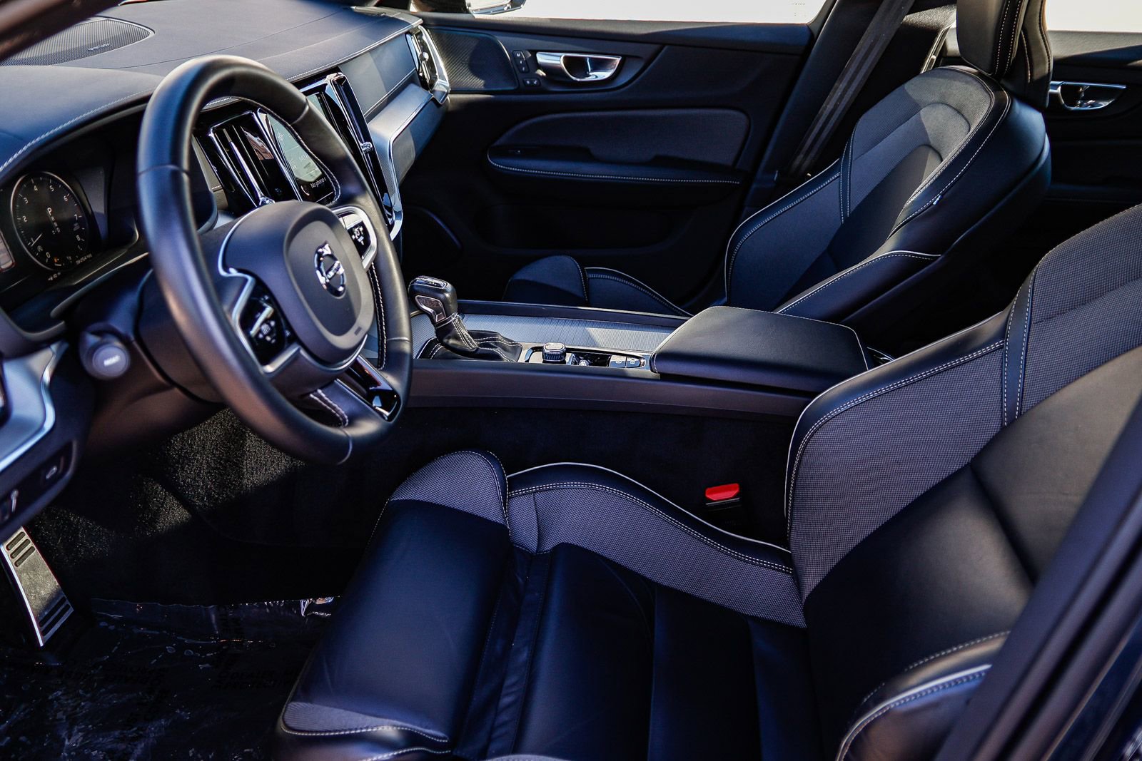 Used 2021 Volvo V60 T6 R-Design w/ Advanced Package image 20