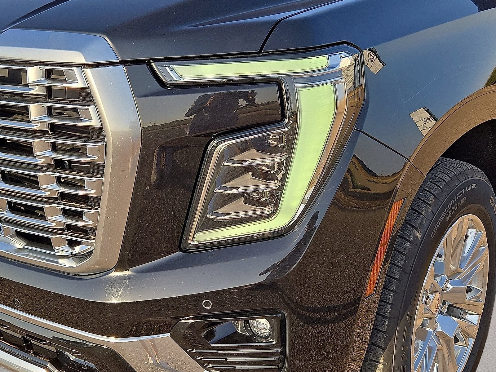 Used 2025 GMC Yukon Denali AWD/4WD image 9