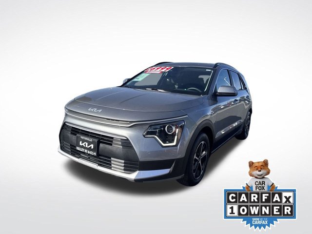 Certified 2025 Kia Niro LX image 2
