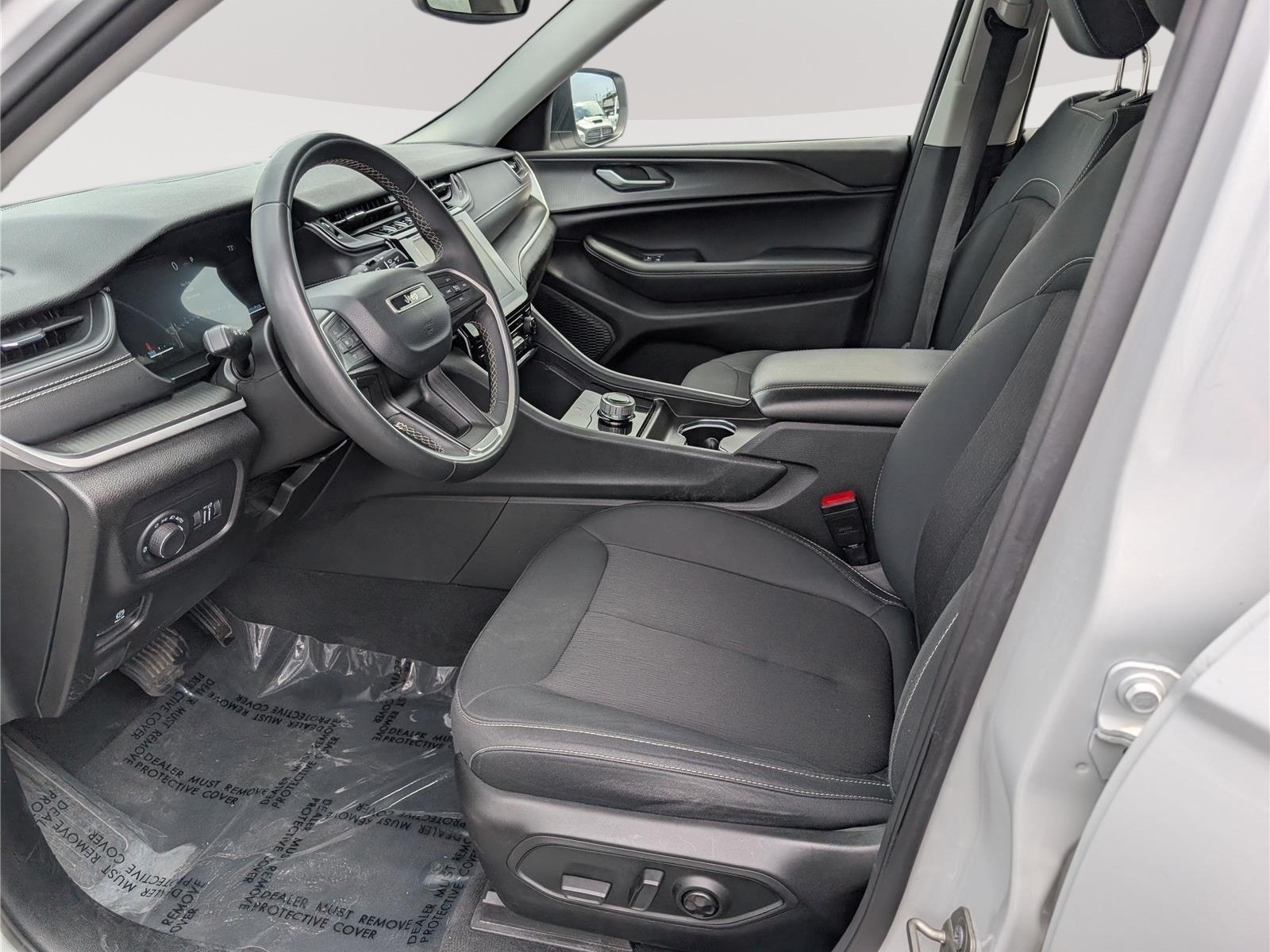 Used 2023 Jeep Grand Cherokee L Laredo RWD image 15