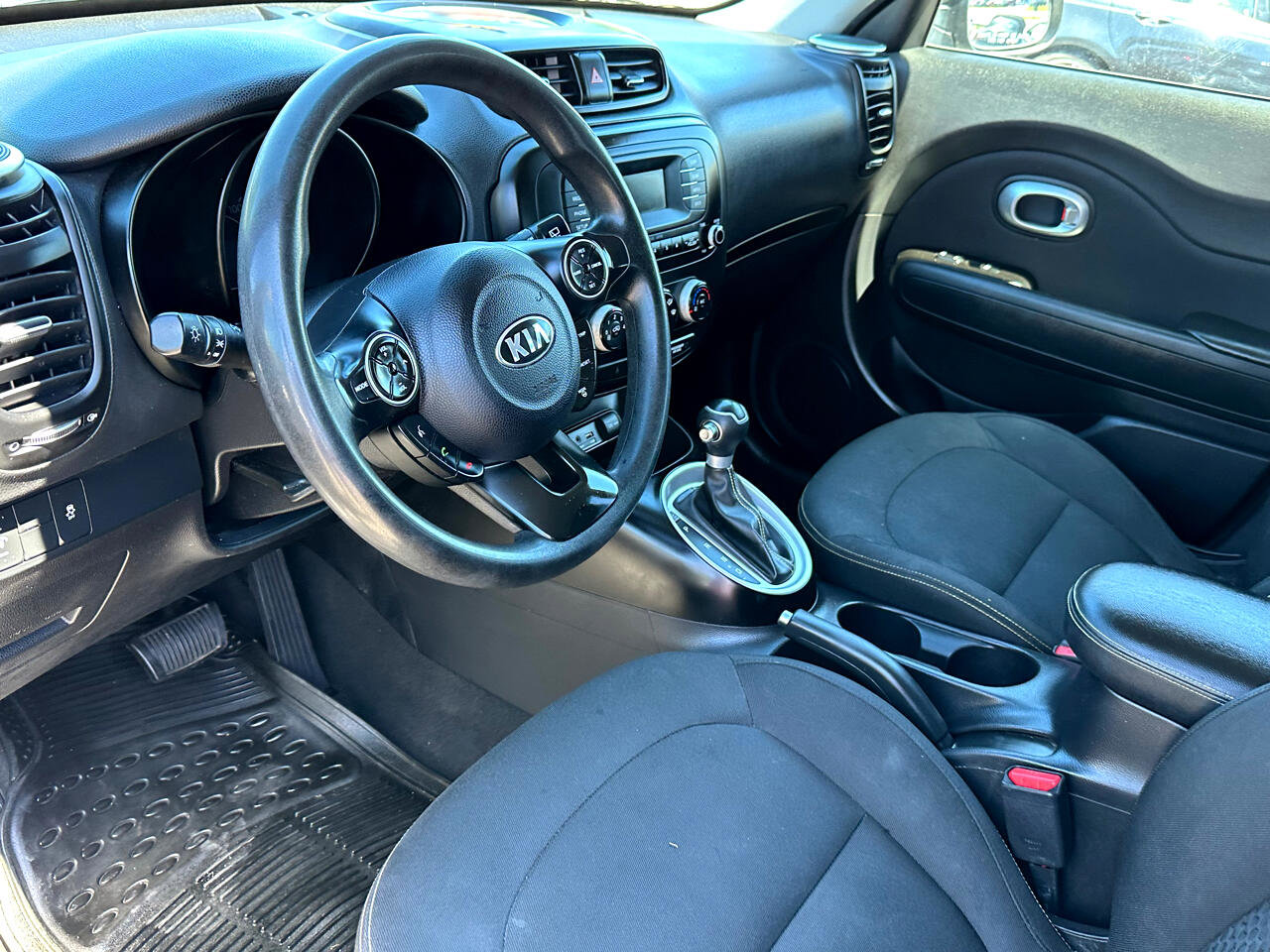 Used 2015 Kia Soul + image 9