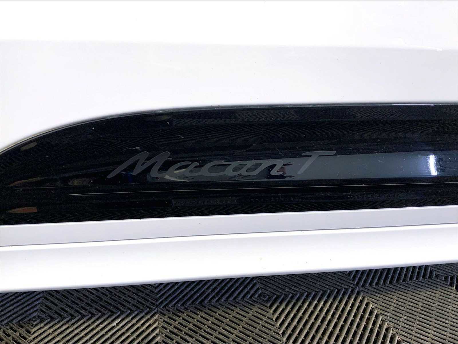 Certified 2023 Porsche Macan Turbo image 19