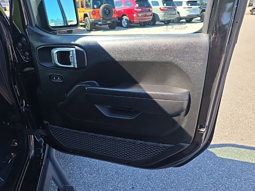 Certified 2022 Jeep Gladiator Willys image 10