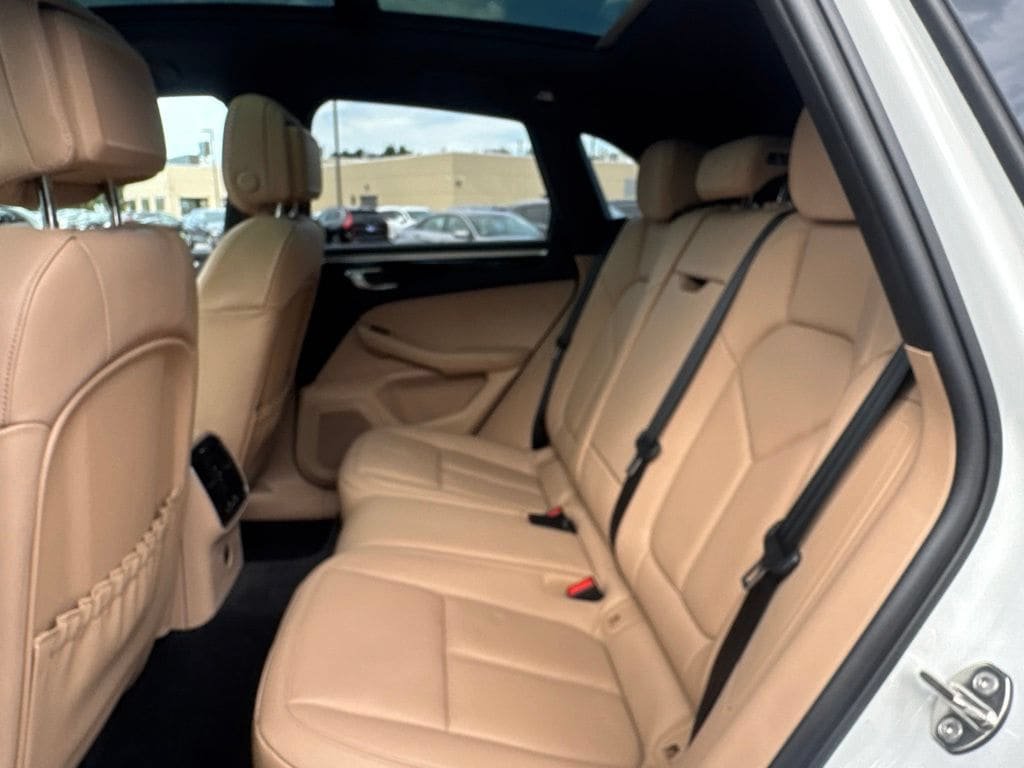 Used 2023 Porsche Macan AWD/4WD image 25
