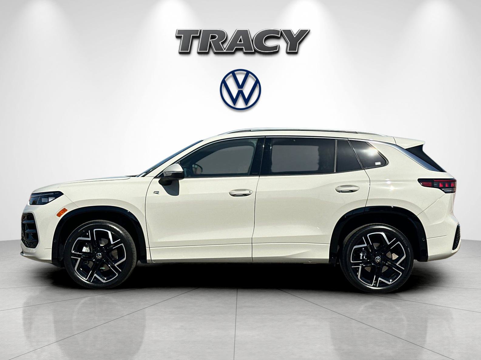 New 2026 Volkswagen Tiguan SEL R-Line AWD/4WD image 7
