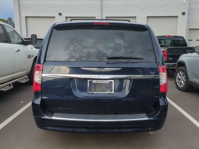 Used 2015 Chrysler Town & Country Touring-L w/ Driver Convenience Group FWD image 11