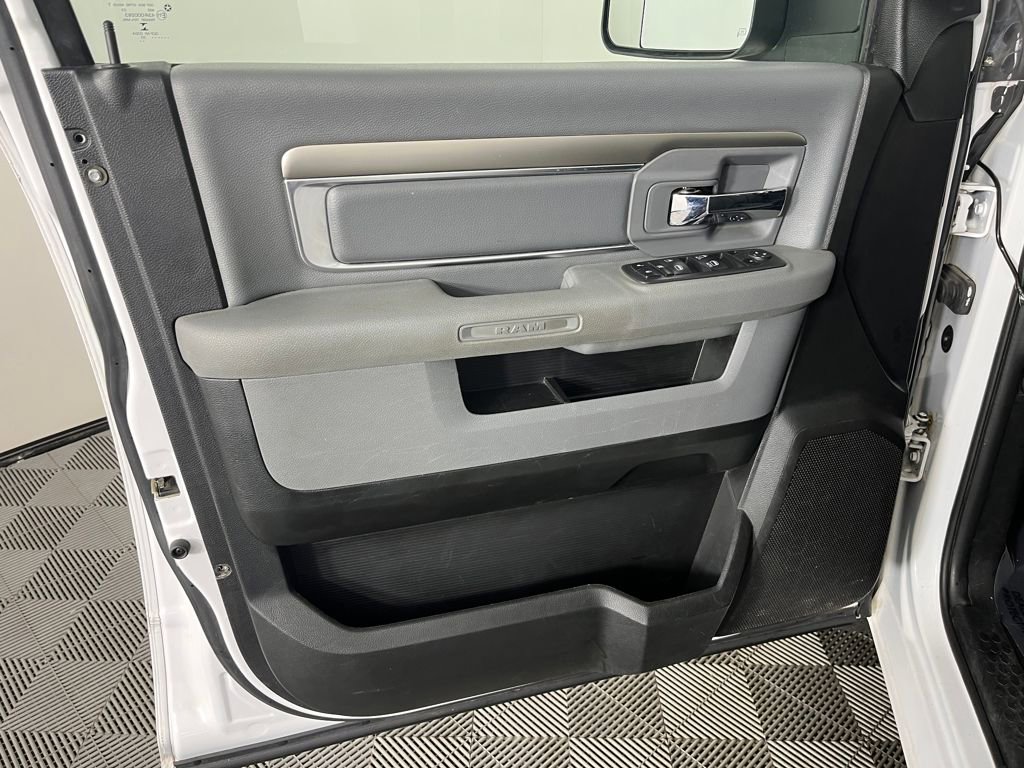 Used 2020 RAM 1500 Classic SLT image 10