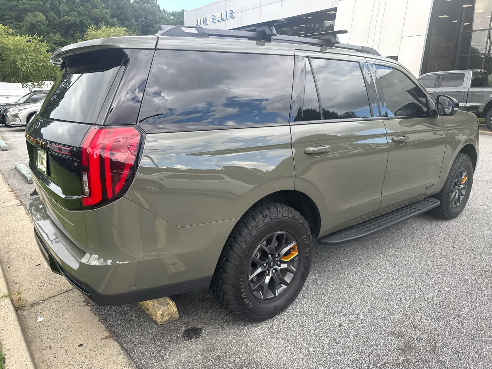 Used 2025 Ford Expedition Tremor AWD/4WD image 2