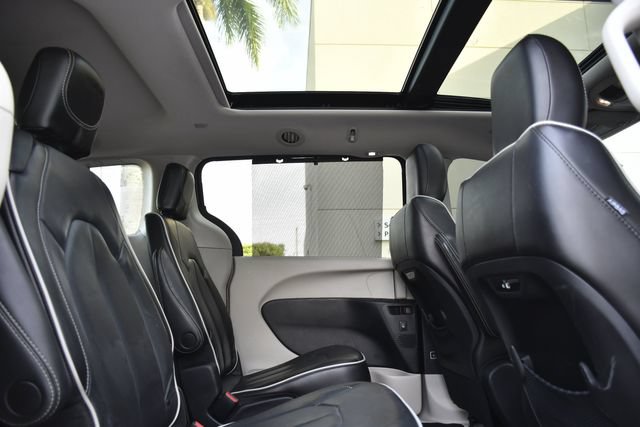 Used 2023 Chrysler Pacifica Limited FWD image 25