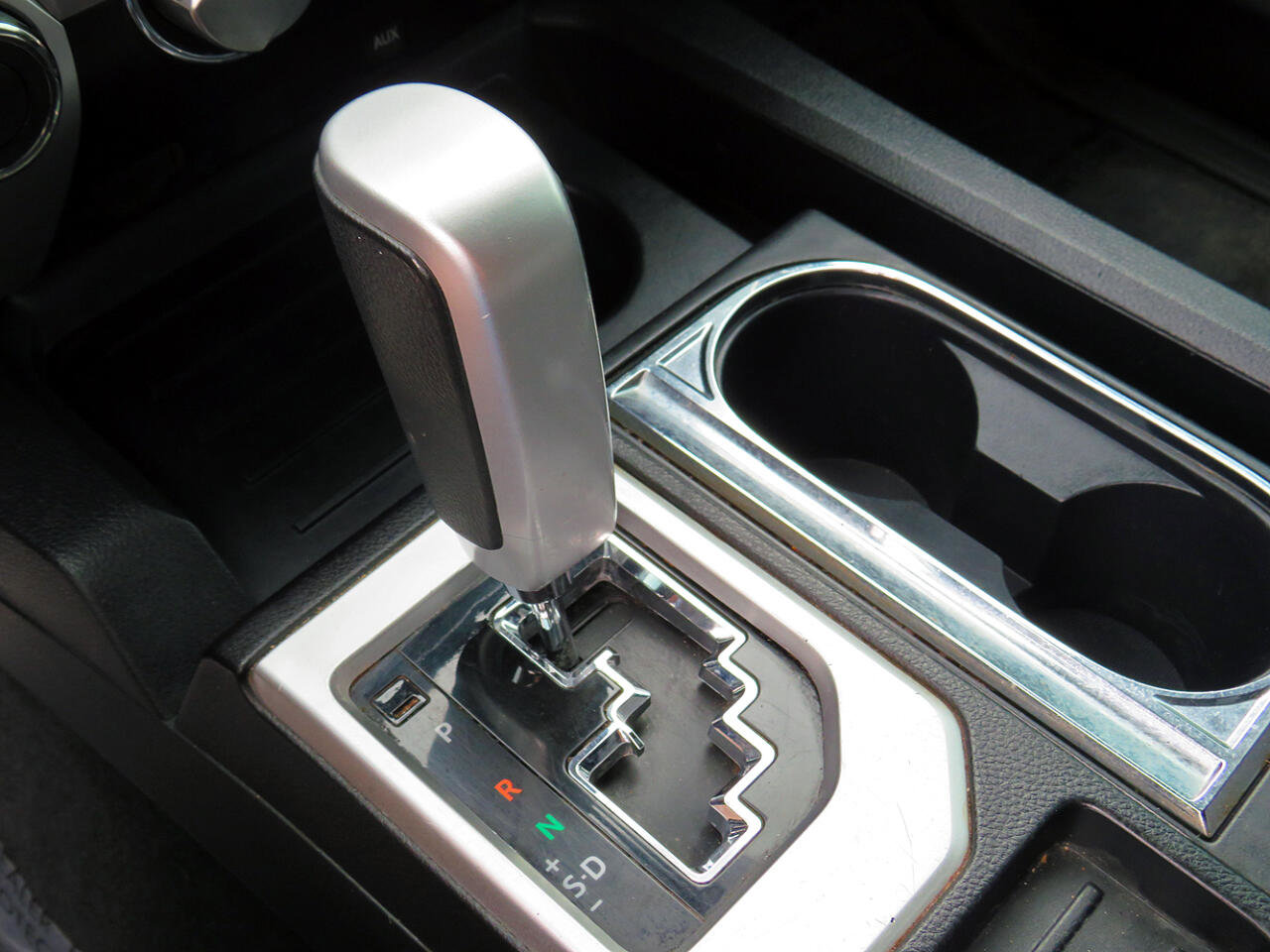 Used 2018 Toyota Tundra SR5 w/ SR5 Upgrade Package image 28