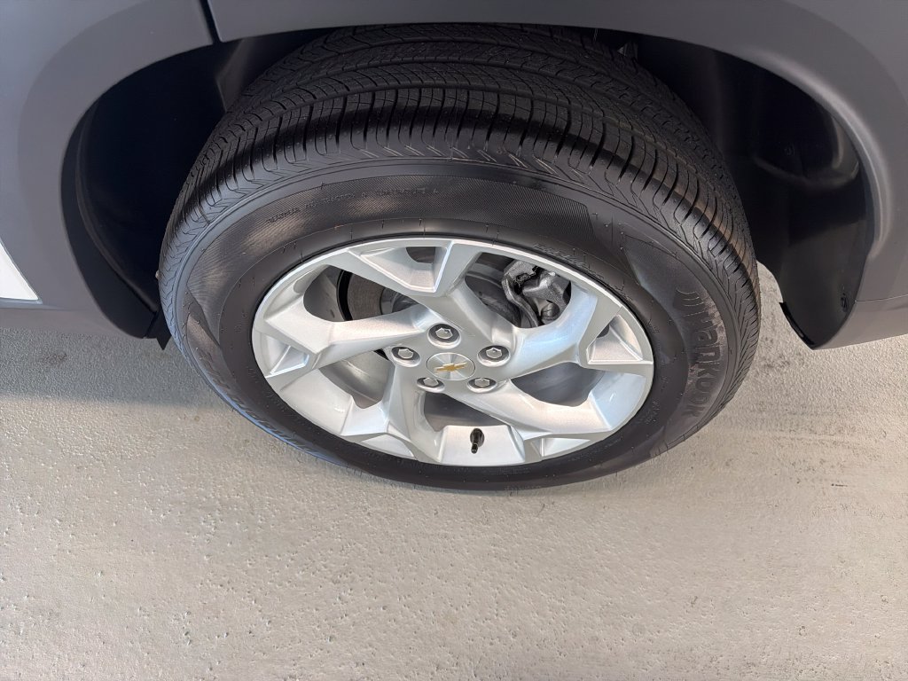 New 2026 Chevrolet Trax LS w/ LS Convenience Package FWD image 4