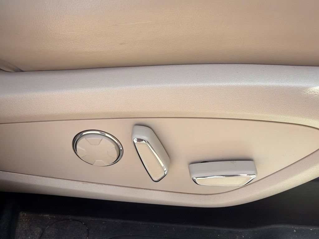 Used 2019 Lincoln MKC Reserve w/ MKC Climate Package FWD image 16