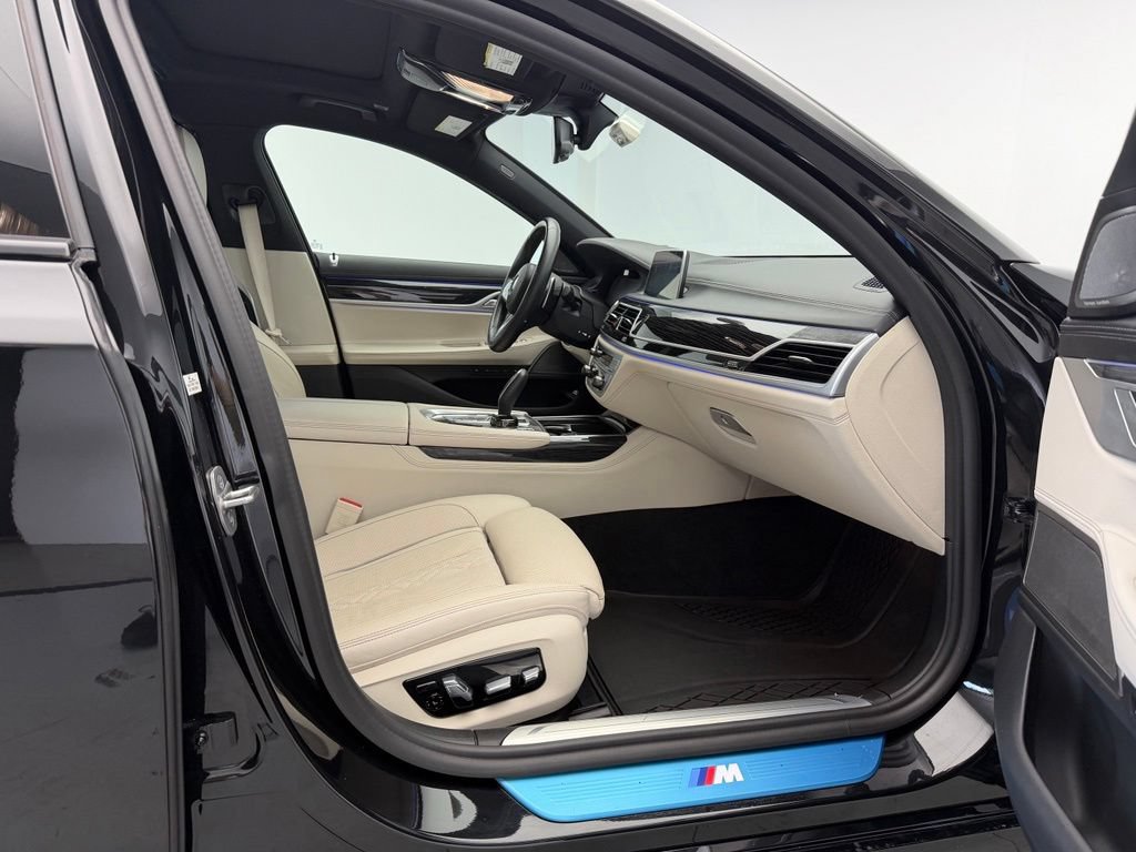 Used 2022 BMW 750Li xDrive AWD/4WD image 9
