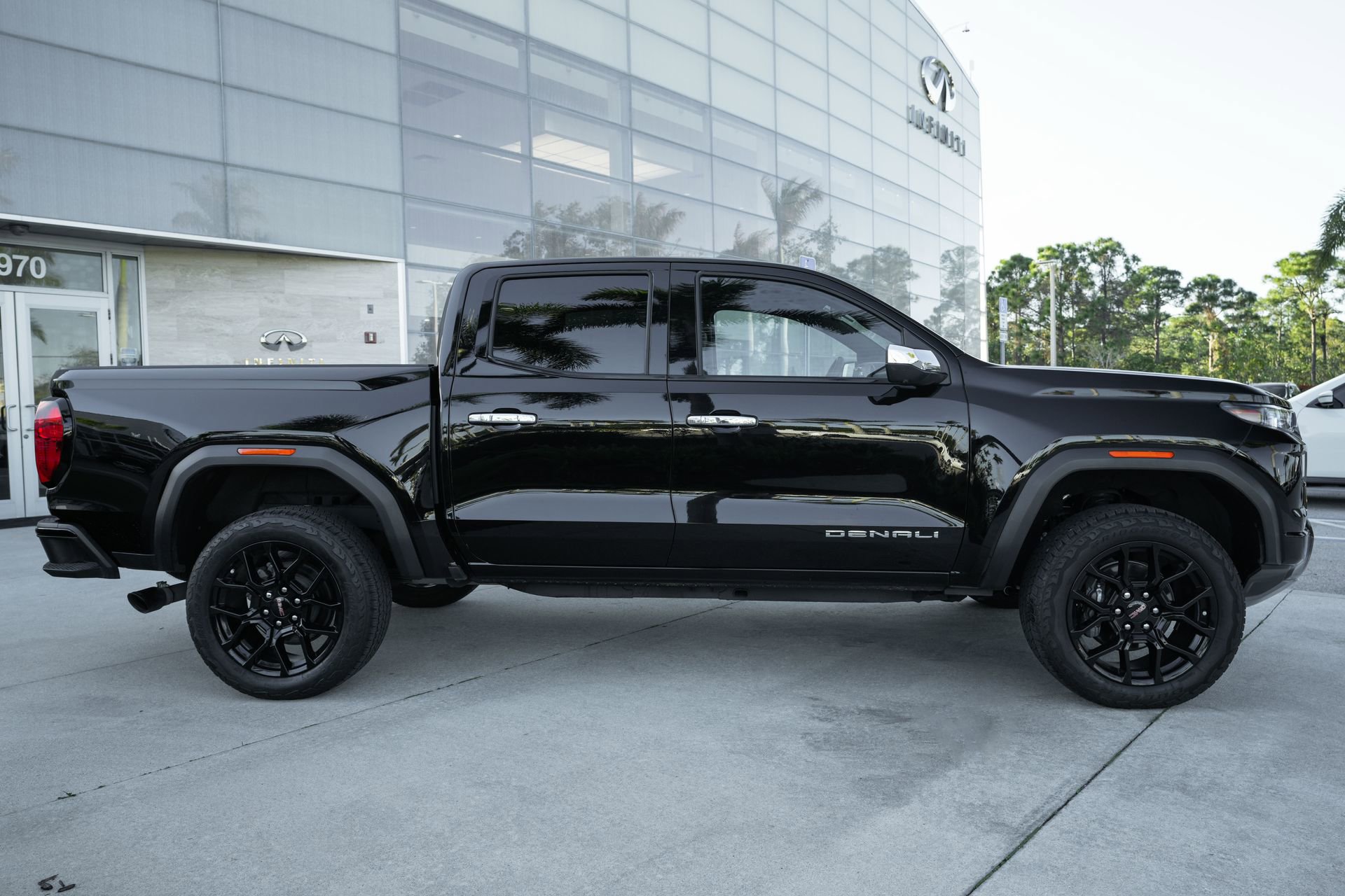 Used 2024 GMC Canyon Denali w/ LPO, Denali Black Edition image 26
