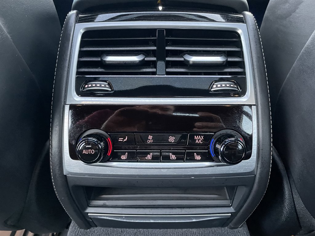 Used 2018 BMW M760i xDrive w/ Luxury Rear Seating Package AWD/4WD image 38