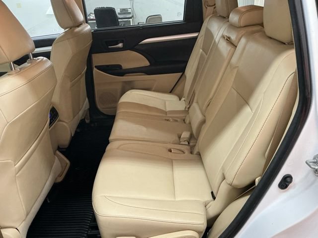Used 2018 Toyota Highlander XLE AWD/4WD image 12