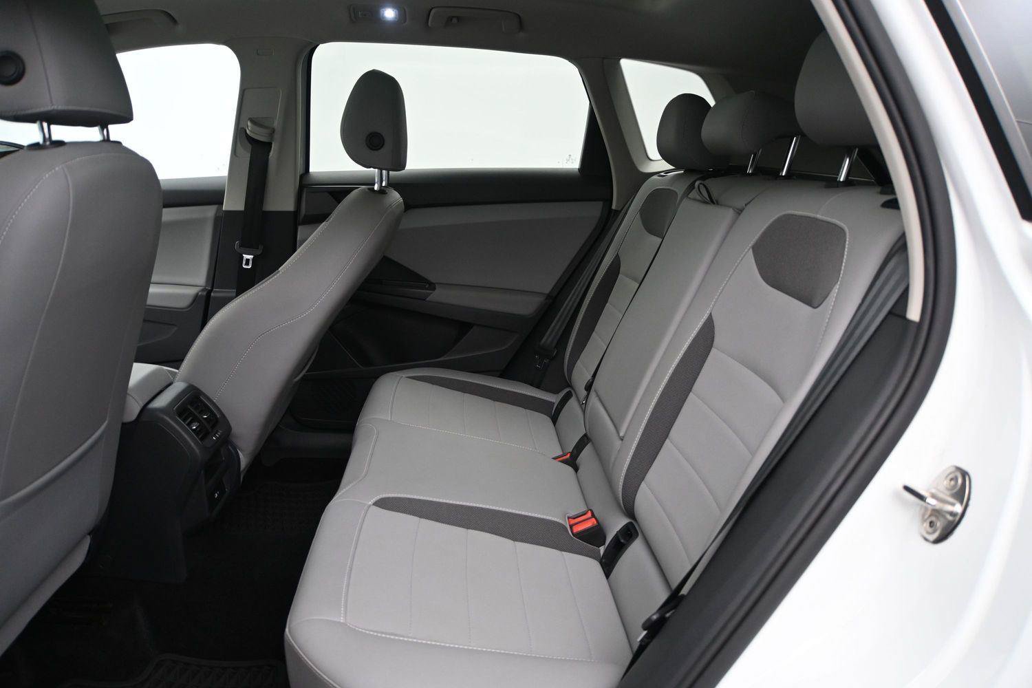 Certified 2022 Volkswagen Taos SE w/ Panoramic Sunroof Package FWD image 8