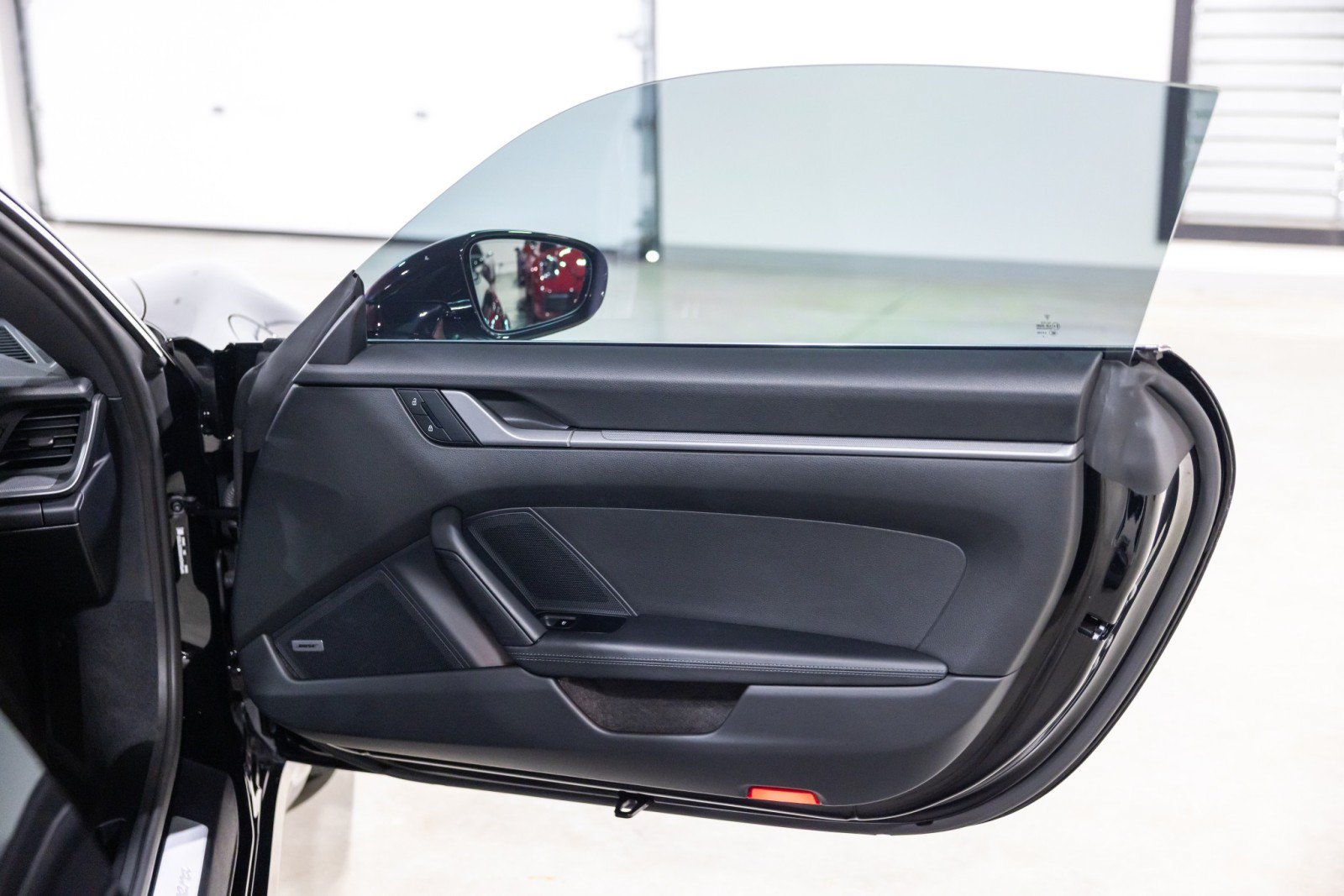 Used 2025 Porsche 911 Carrera RWD image 25