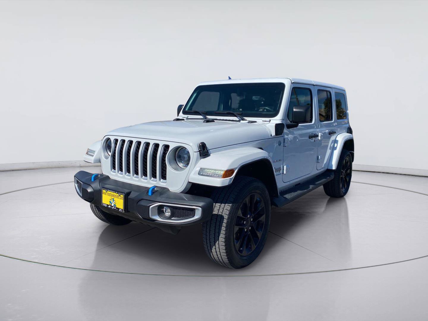 Used 2023 Jeep Wrangler Unlimited Sahara w/ Cold Weather Group AWD/4WD image 1