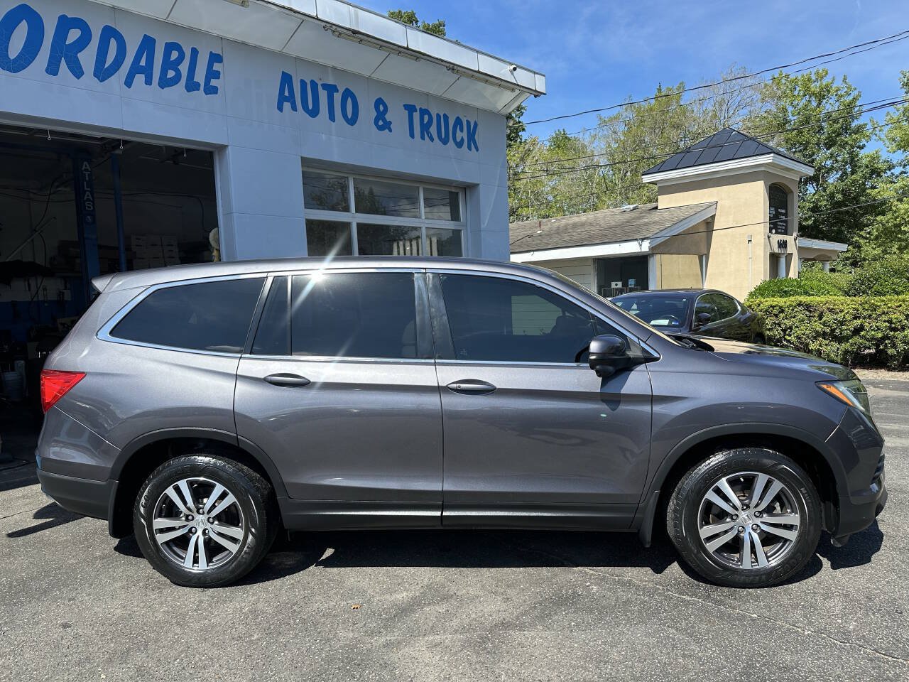 Used 2018 Honda Pilot EX image 5