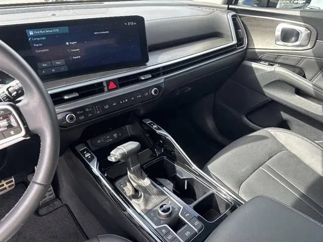Certified 2025 Kia Sorento SX AWD/4WD image 12