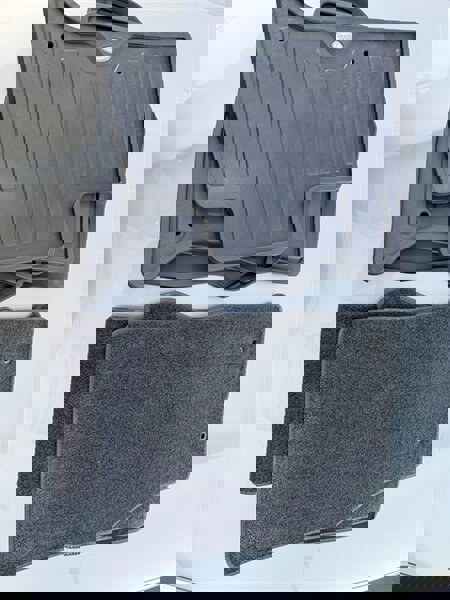 Used 2020 Land Rover Discovery HSE image 34