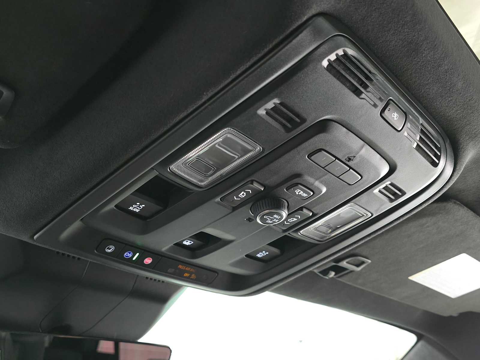 Used 2024 Cadillac Escalade ESV Premium Luxury Platinum AWD/4WD image 36