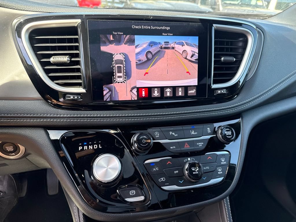 New 2027 Chrysler Pacifica Limited AWD/4WD image 13